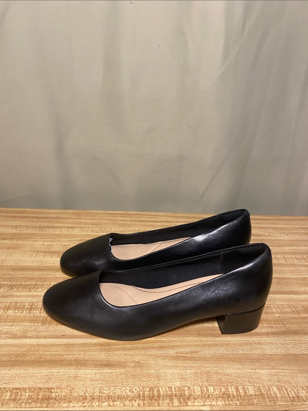 Clarks Women's Sheer Rose Black Leather Block Heel Court Shoes size 10M